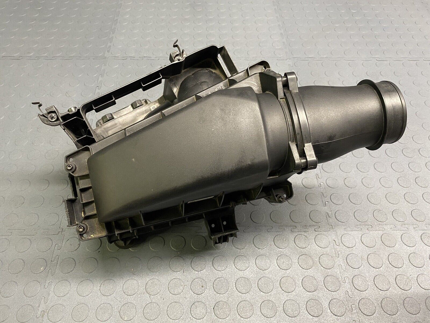 MERCEDES W117 CLA250 GLA250 QX30 AIR CLEANER INTAKE FILTER HOUSING BOX OEM