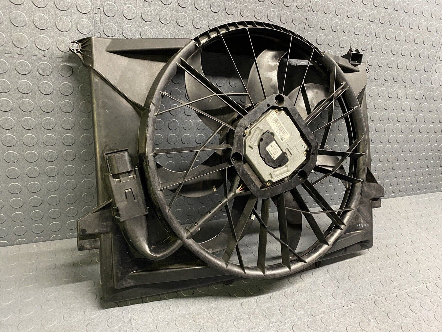 03-12 Mercedes R230 SL500 SL550 Engine Motor Cooling Radiator Fan Shroud OEM