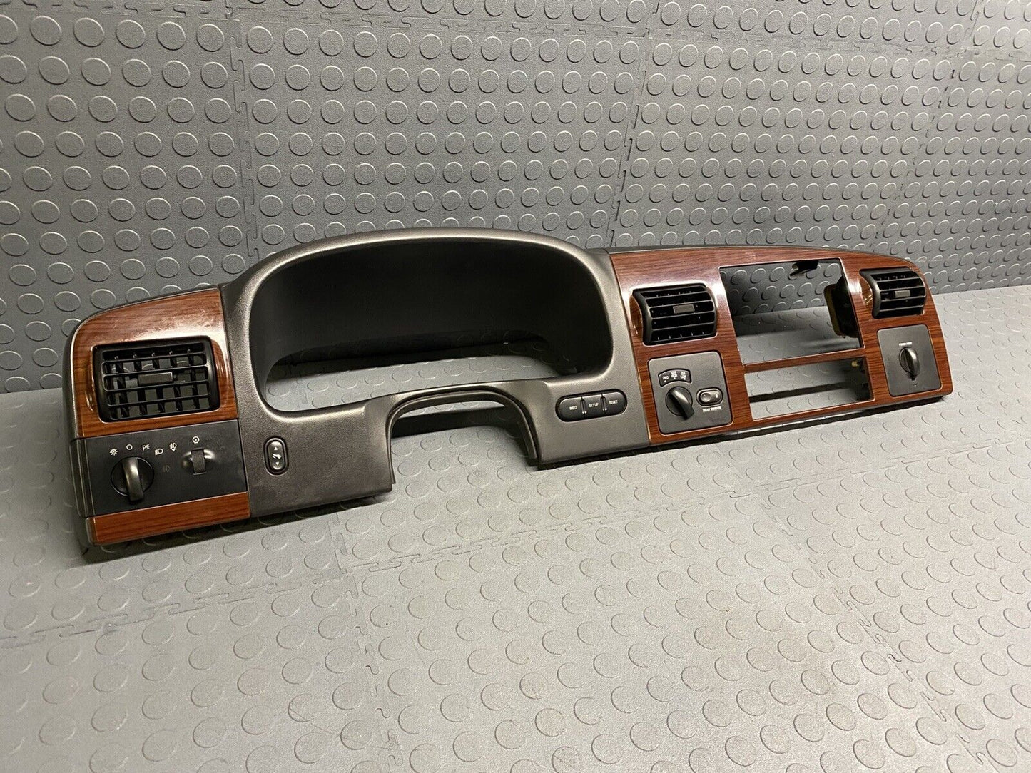 2005-2007 Ford F250 F350 Dash Cluster Bezel Trim Panel Lariat Wood Trim Surround