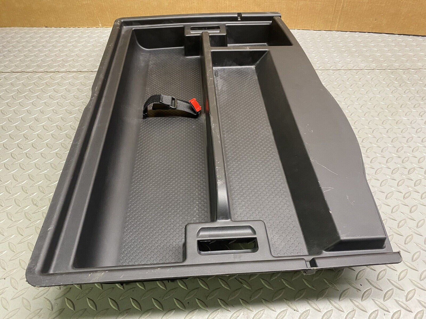 2017-20 MASERATI LEVANTE REAR TRUNK CARGO PANEL HOLDER CONTAINER FLOOR TRAY M161