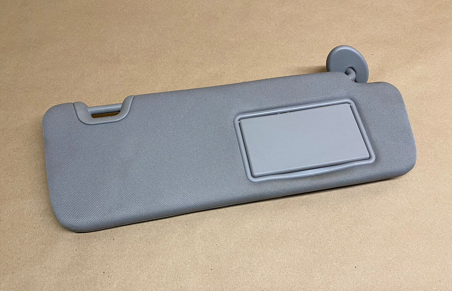 Passenger Right Sun Visor Illuminated 14-19 TOYOTA HIGHLANDER Gray