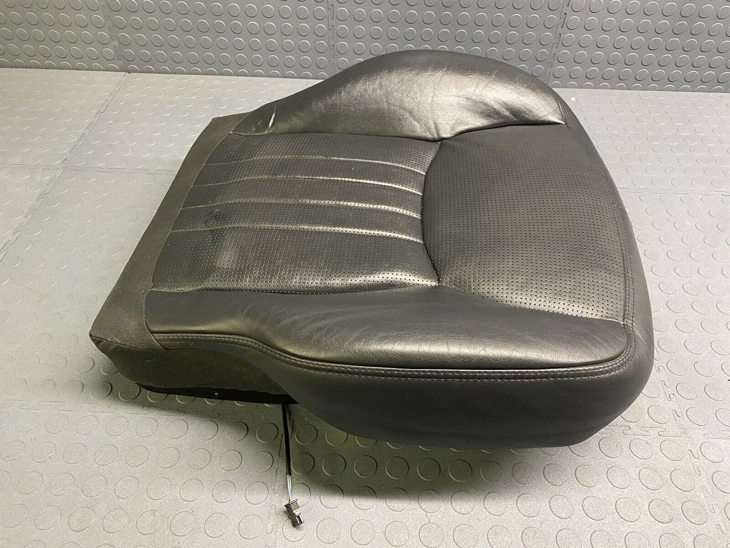 03-06 Mercedes W220 S55 S65 AMG Front Right Side Lower Bottom Seat Cushion