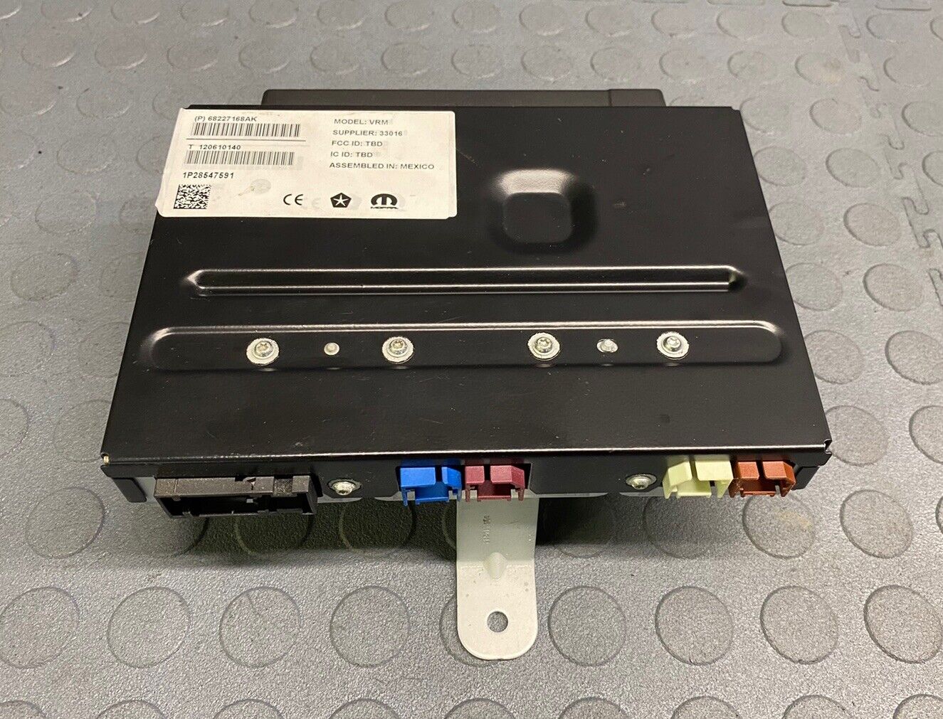 OEM 2017 CHRYSLER PACIFICA VIDEO MODULE MOPAR 68227168AK 68227168AN