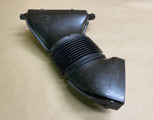 17-20 MASERATI LEVANTE M161 LEFT AIR BOX CLEANER INTAKE DUCT 670031925