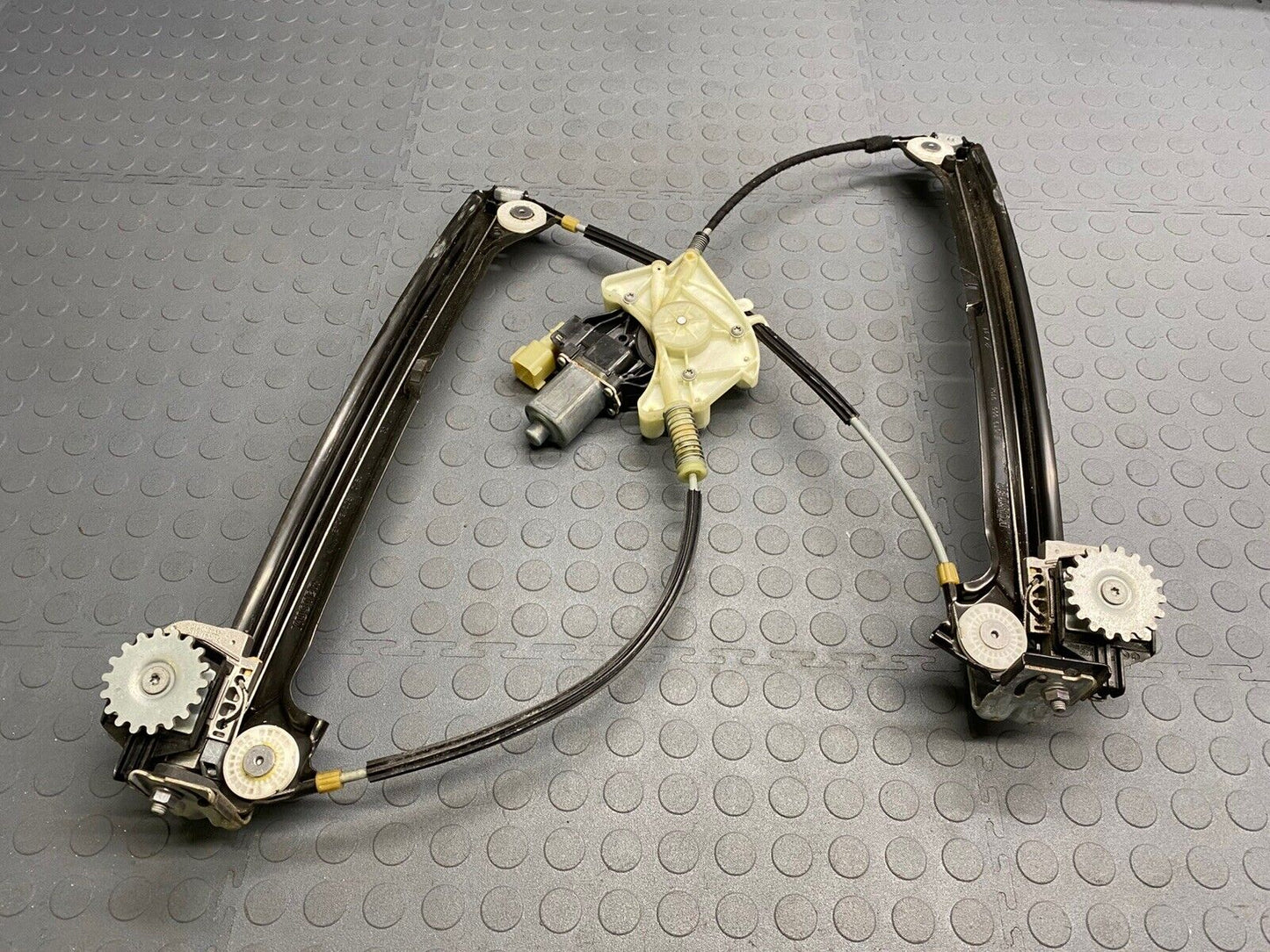 14-22 Maserati Ghibli Quattroporte Window Regulator Motor Front Left Side OE 33k