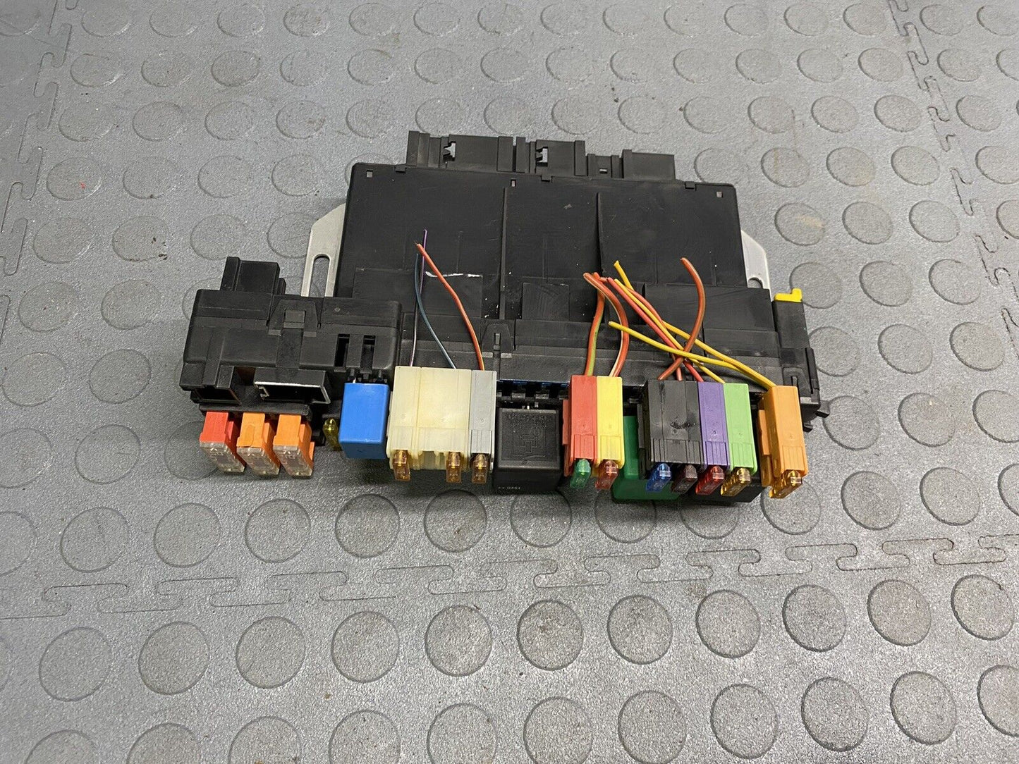 Mercedes R230 SL550 SL55 AMG Front Right Side SAM Fuse Box Module 2305451532