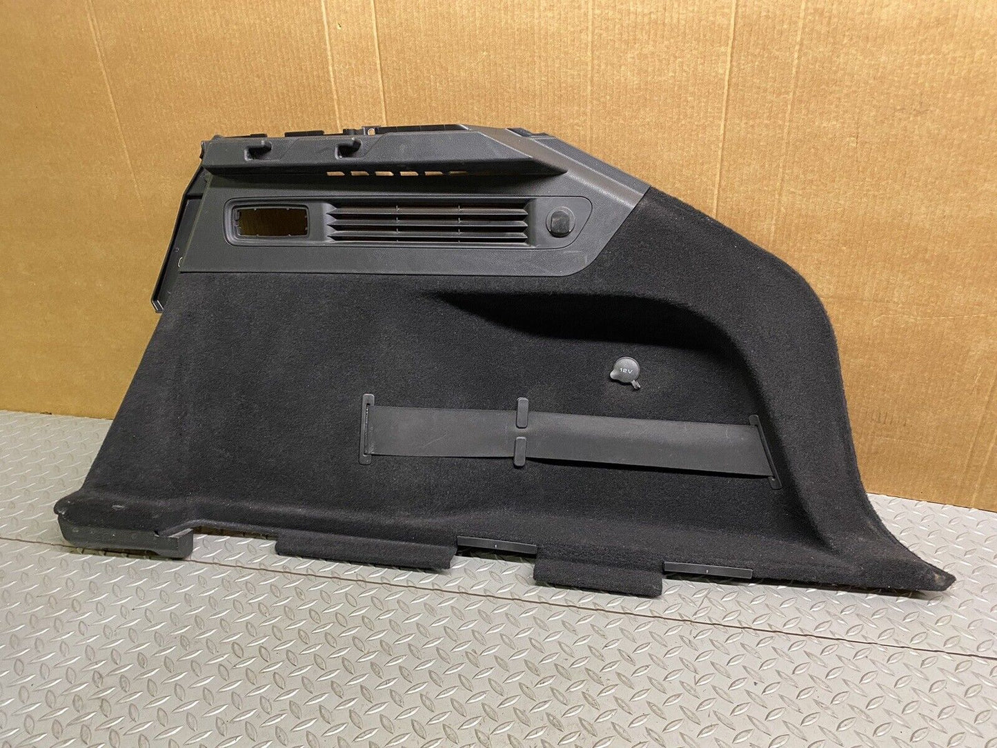 MASERATI LEVANTE TRUNK RIGHT SIDE QUARTER TRIM COVER PANEL OEM 2017 - 2020 M161