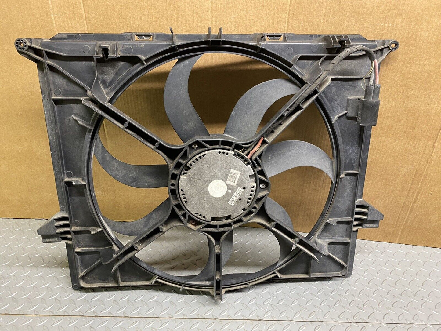 06-11 Mercedes W251 R500 ML500 R350 Engine Cooling Radiator Fan w/ Motor OEM