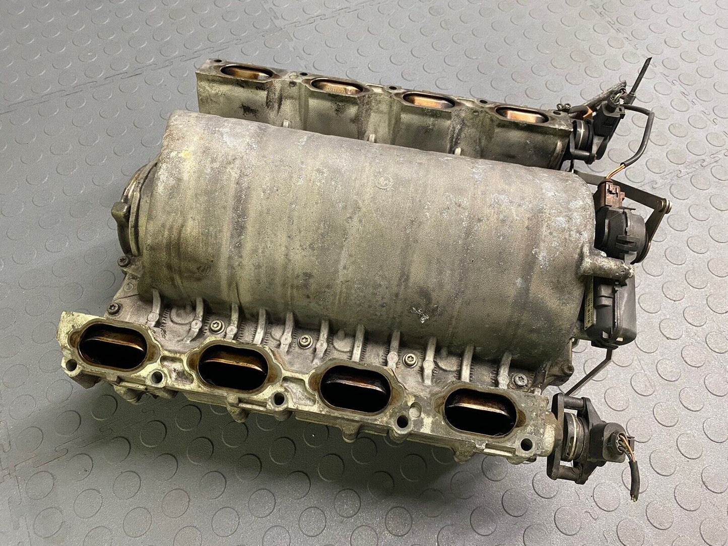 2007-2010 Audi A8 A8L S6 4.2L V8 Intake Manifold Plenum Assembly 079.133.185.AD