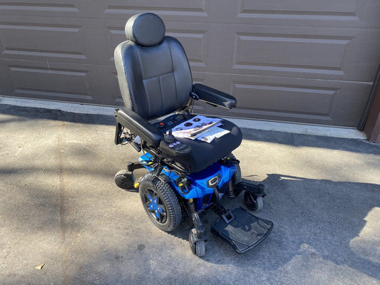 Quantum Q6 Edge 3 Power Wheelchair Tested Low Use NEW BATTERIES Charger Manual