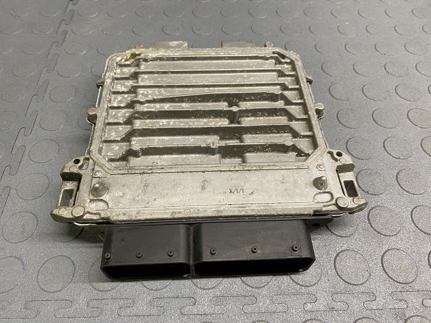 15-20 Mercedes GLA-Class QX30 Engine Control Module A2709002100