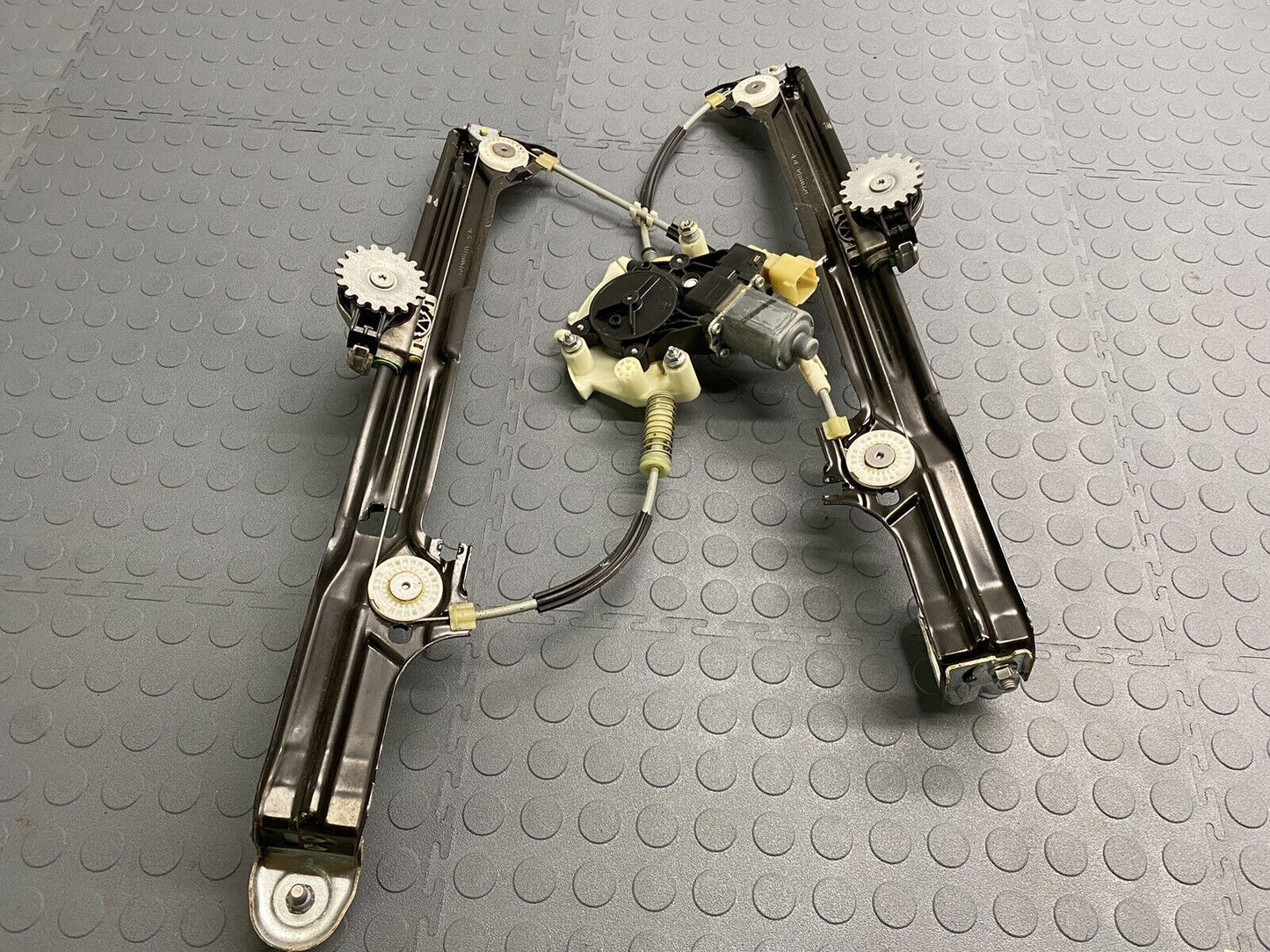 17-22 Maserati Levante M161 Rear Left Driver Side Window Regulator Motor Tested