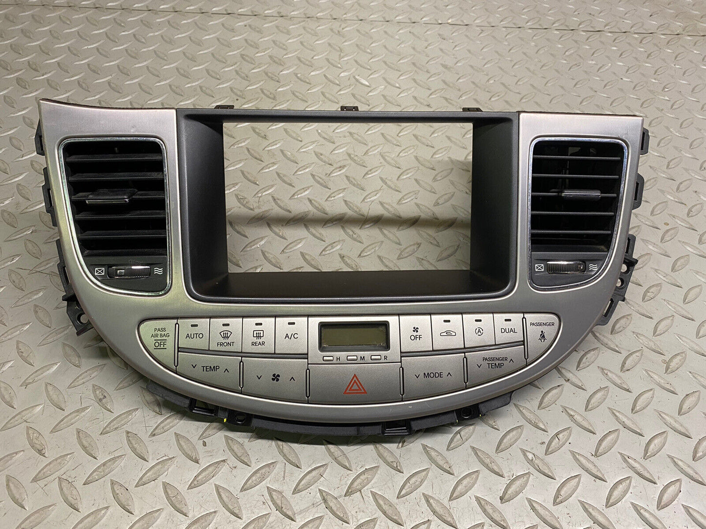 09-14 Hyundai Genesis Sedan Navigation AC Heater Climate Control Bezel Trim OEM