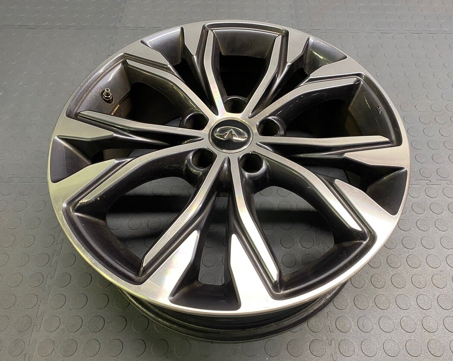 Wheel Rim 18x7 Alloy 10 Grooved Spoke 17-19 INFINITI QX30 OE