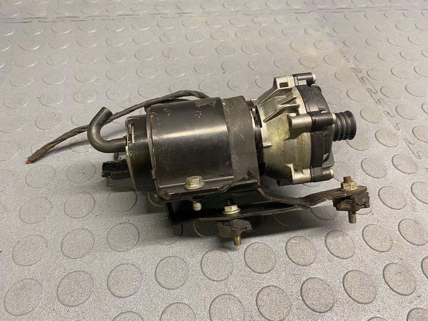 Mercedes W215 CL55 AMG SL500 S600 Auxiliary AUX Circulation Water Pump OEM