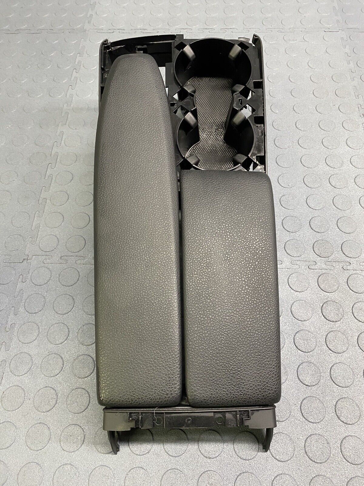 08-14 Mercedes W204 C250 C300 C63 Center Console Arm Rest Armrest Cup Holder OEM