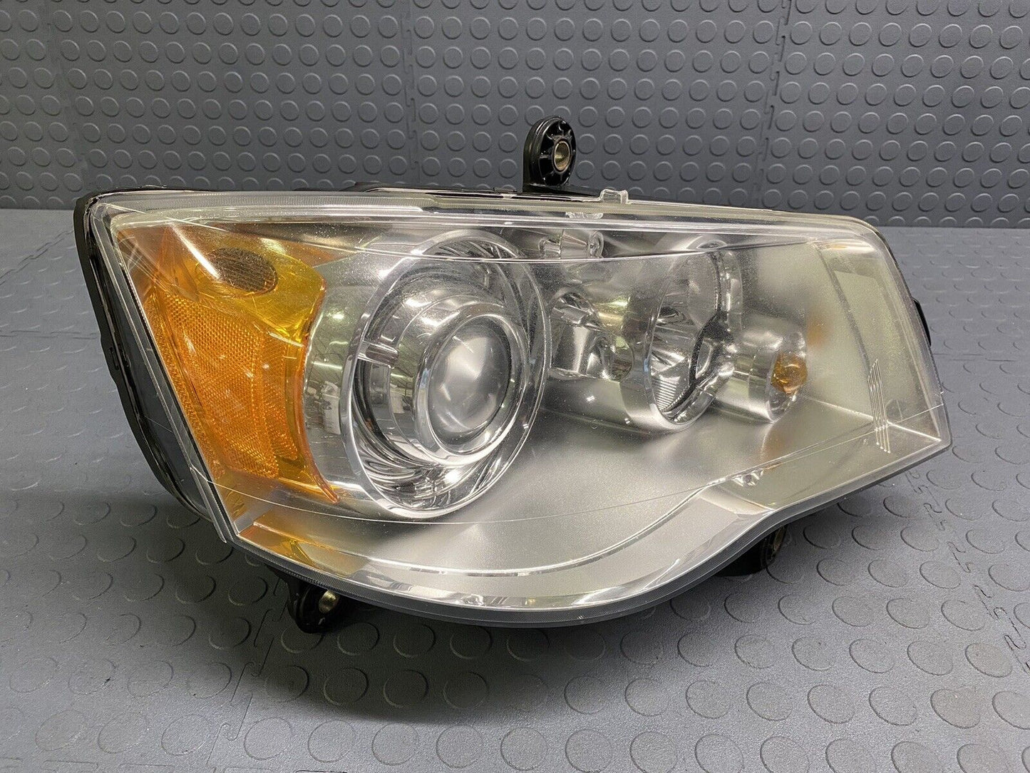 2008-2016 Chrysler Town and Country Passenger Right Xenon HID Headlight OEM