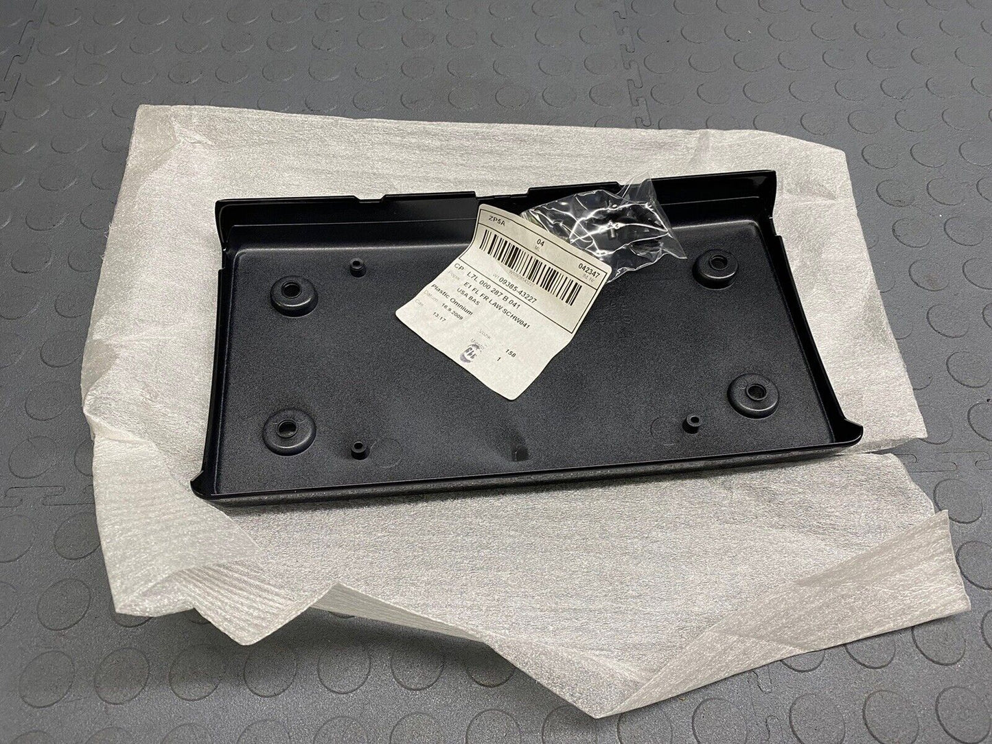 08-10 Porsche Cayenne 957 Front License Plate Bracket Mount Gloss Black NEW OE