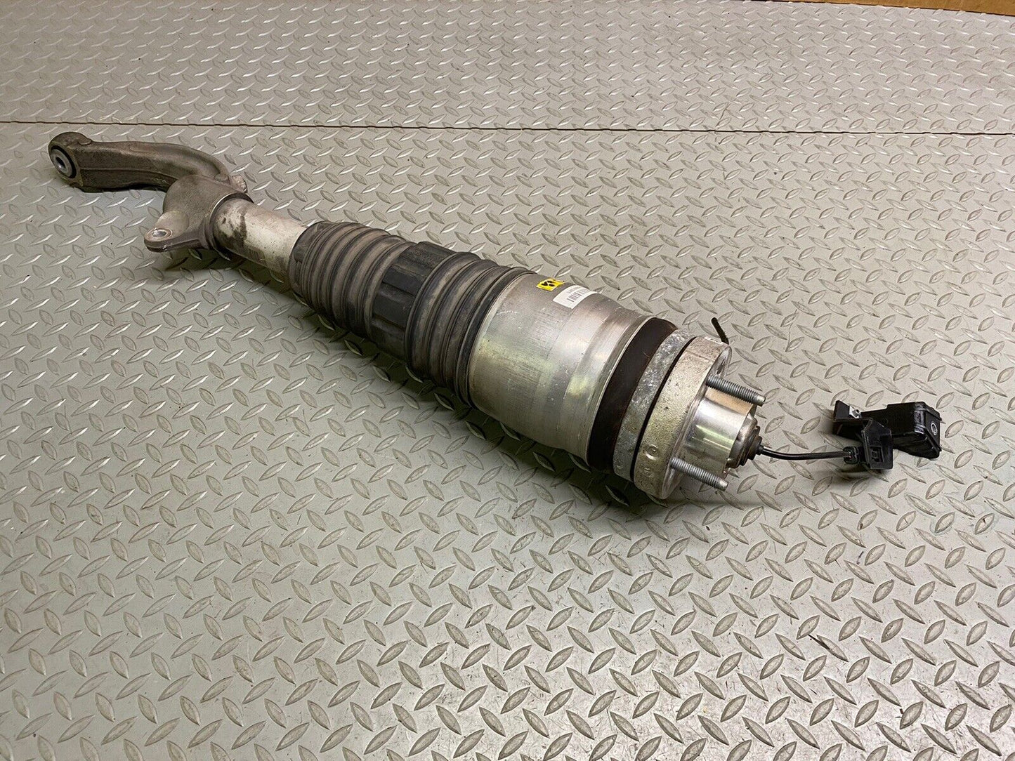 MASERATI LEVANTE FRONT LEFT SIDE AIR SHOCK STRUT ABSORBER OEM COMPLETE