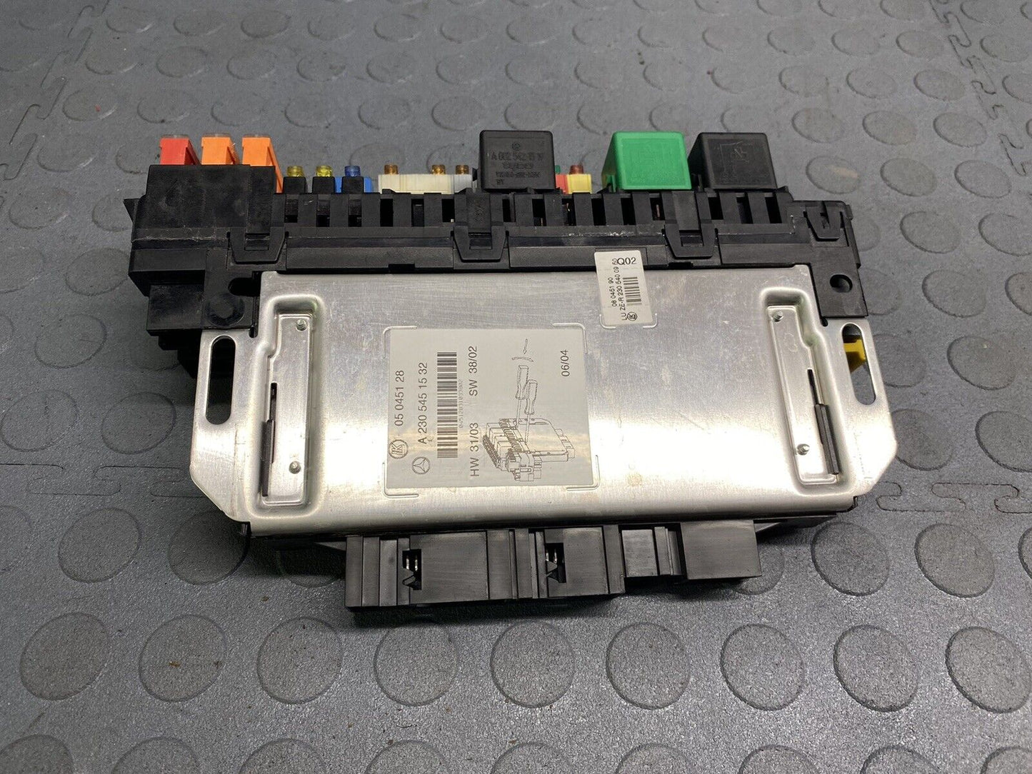 Mercedes R230 SL550 SL55 AMG Front Right Side SAM Fuse Box Module 2305451532