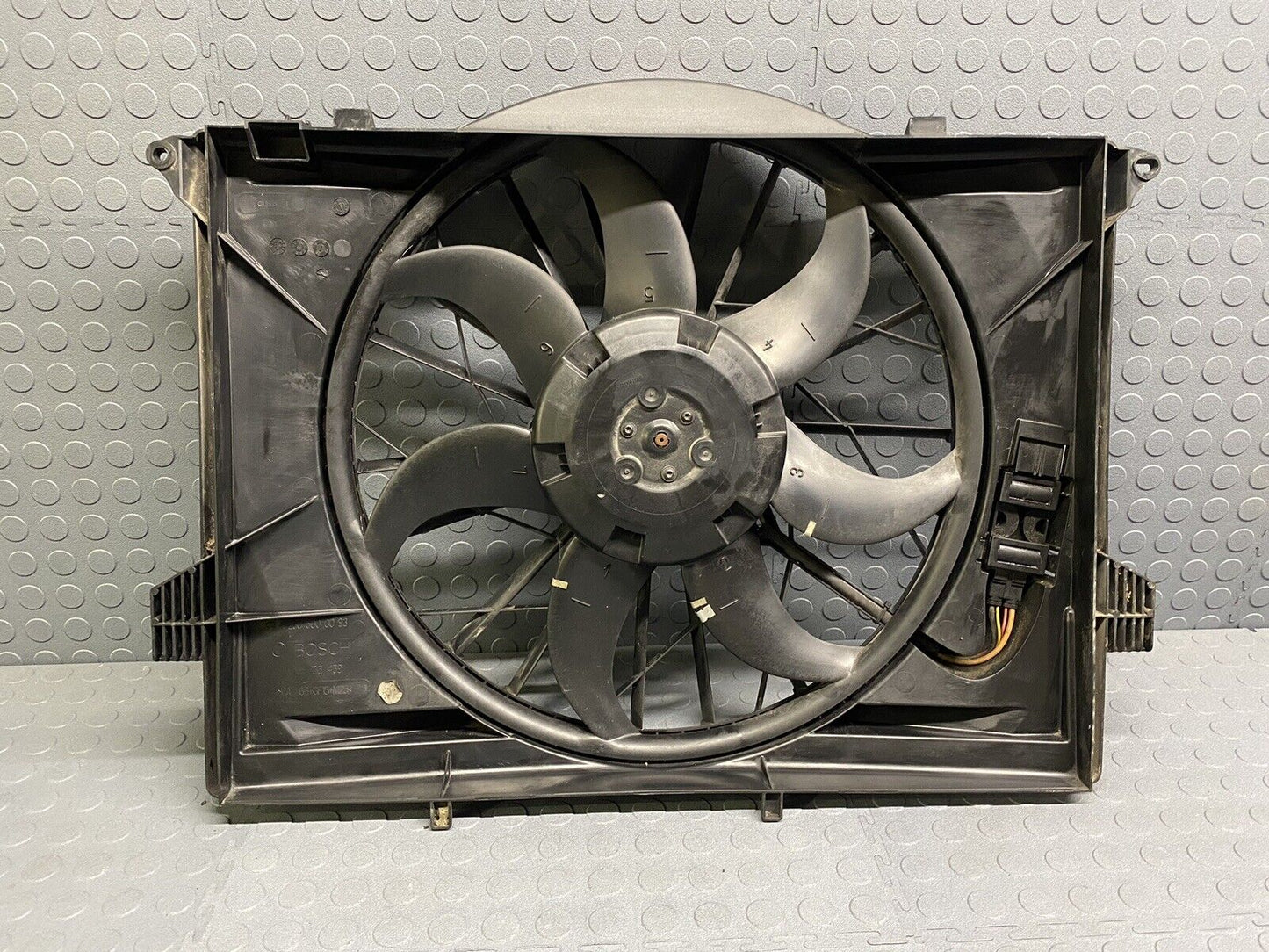 03-12 Mercedes R230 SL500 SL550 Engine Motor Cooling Radiator Fan Shroud OEM