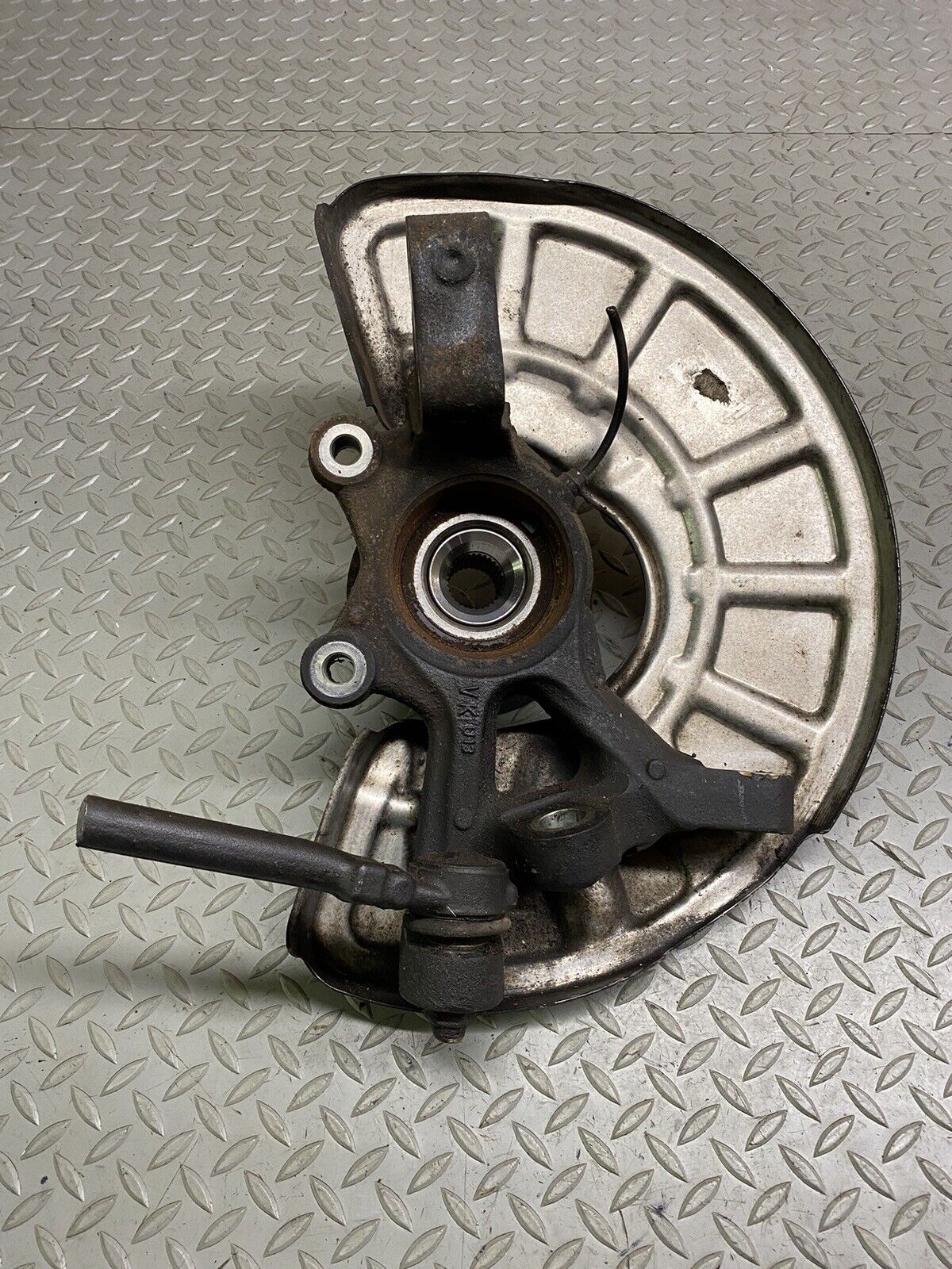 14-18 MERCEDES E63 CLS63 AMG (W212 W218) LEFT FRONT DRIVER SPINDLE KNUCKLE HUB