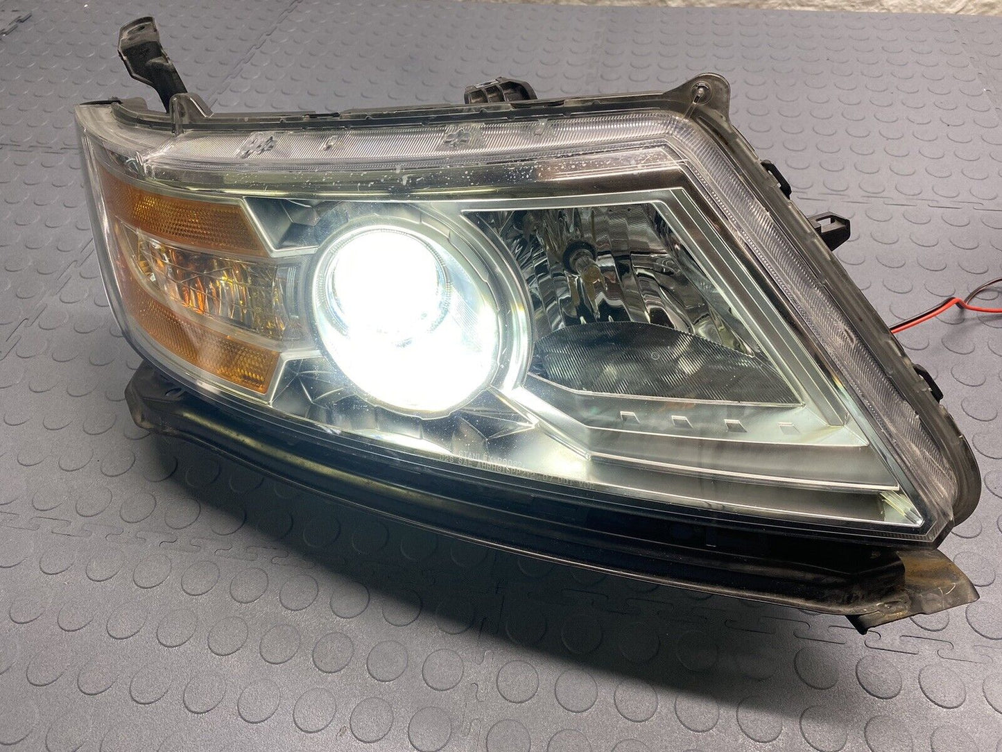 2011 - 2013 Honda Odyssey Right Passenger Headlight Xenon HID NICE! ALL TABS!