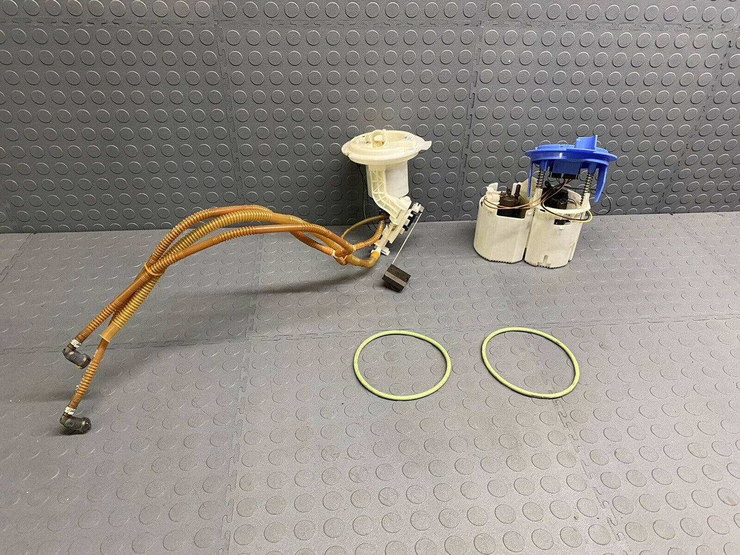 08 09 Mercedes C63 AMG Tank Mounted Fuel Pump OEM DUAL Fuel Pumps Gauge Sender