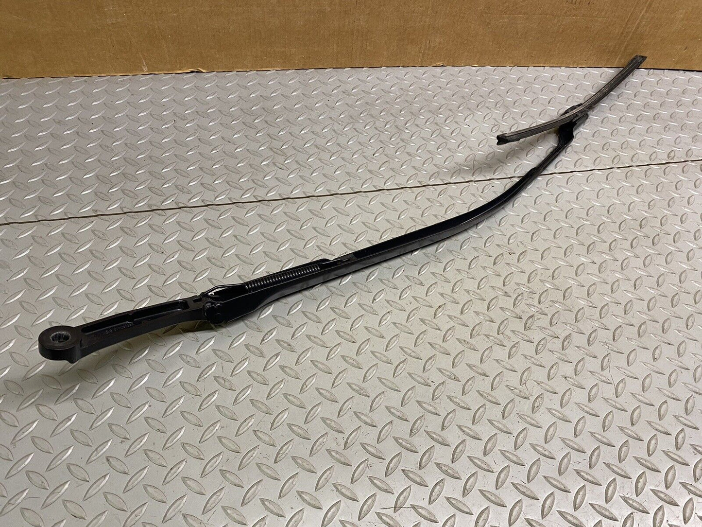 MASERATI LEVANTE WINDSHIELD RIGHT PASSENGER SIDE WIPER ARM OEM 2017 - 2022