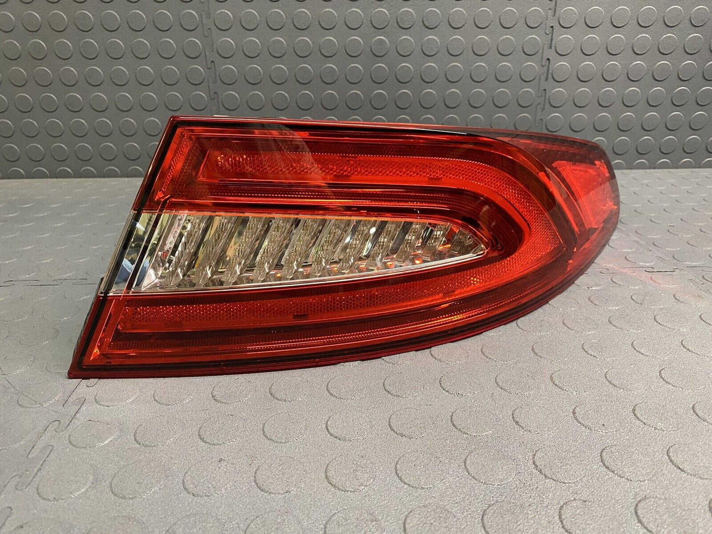 12-15 Jaguar XF XFR X250 Right Passenger Taillight Tail Light OE