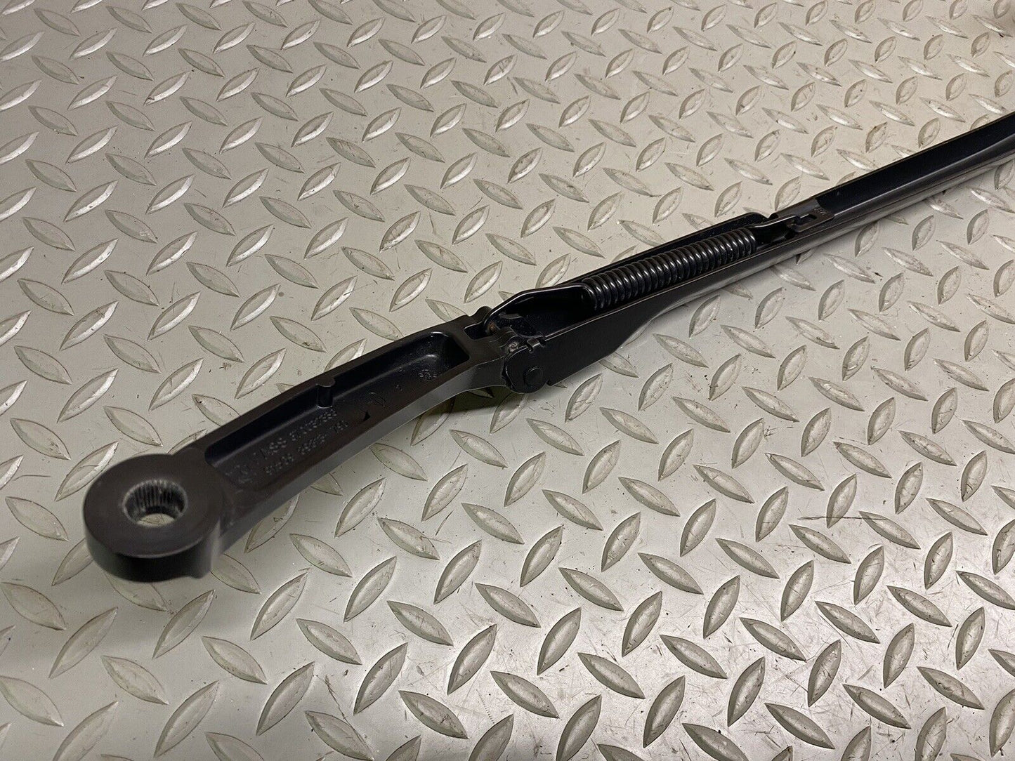 MASERATI LEVANTE WINDSHIELD RIGHT PASSENGER SIDE WIPER ARM OEM 2017 - 2022