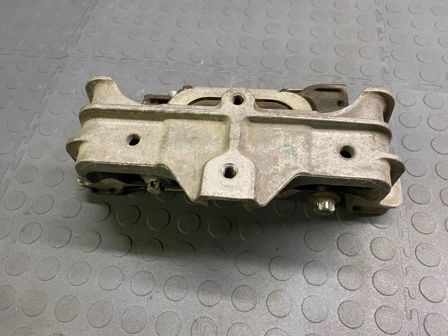 Mercedes  Benz CLA250 Engine Mount Right RH 2014 2018  A2462402517  M270 OE PART