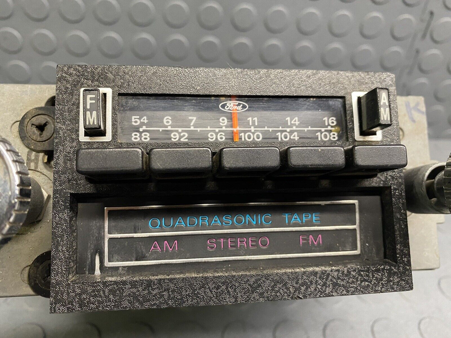 Ford Quadrasonic AM/FM Stereo 8 track Tape Radio 1976 D6SA-19A188-AD