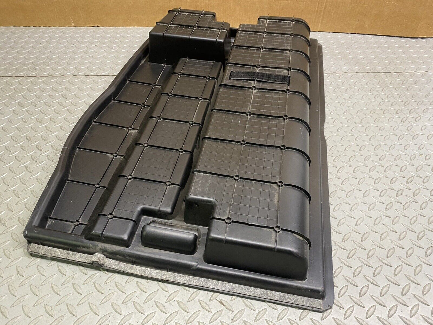 2017-20 MASERATI LEVANTE REAR TRUNK CARGO PANEL HOLDER CONTAINER FLOOR TRAY M161