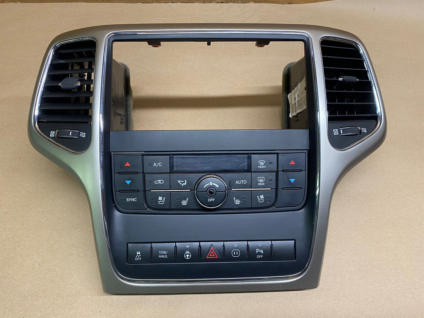 2011 2012 2013 JEEP GRAND CHEROKEE CENTER DASH RADIO TRIM BEZEL HEATER A/C OEM