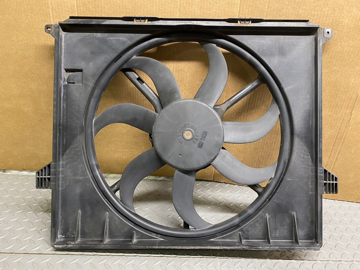 06-11 Mercedes W251 R500 ML500 R350 Engine Cooling Radiator Fan w/ Motor OEM