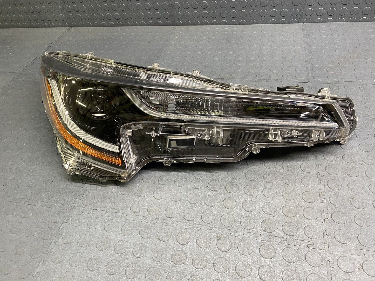 2020-2022 Toyota Corolla Single LED Headlight Right Passenger 2 TABS BROKEN