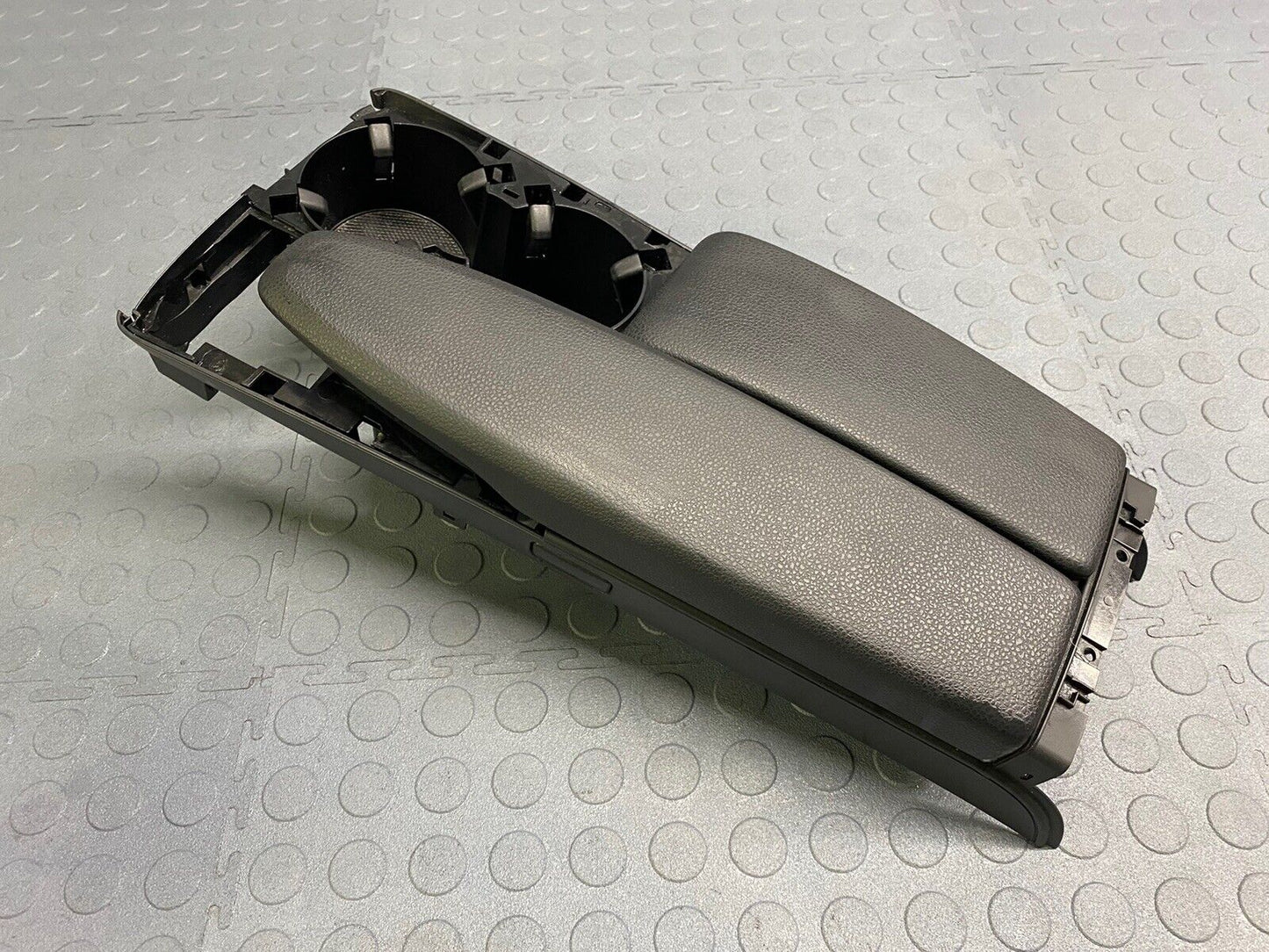 08-14 Mercedes W204 C250 C300 C63 Center Console Arm Rest Armrest Cup Holder OEM