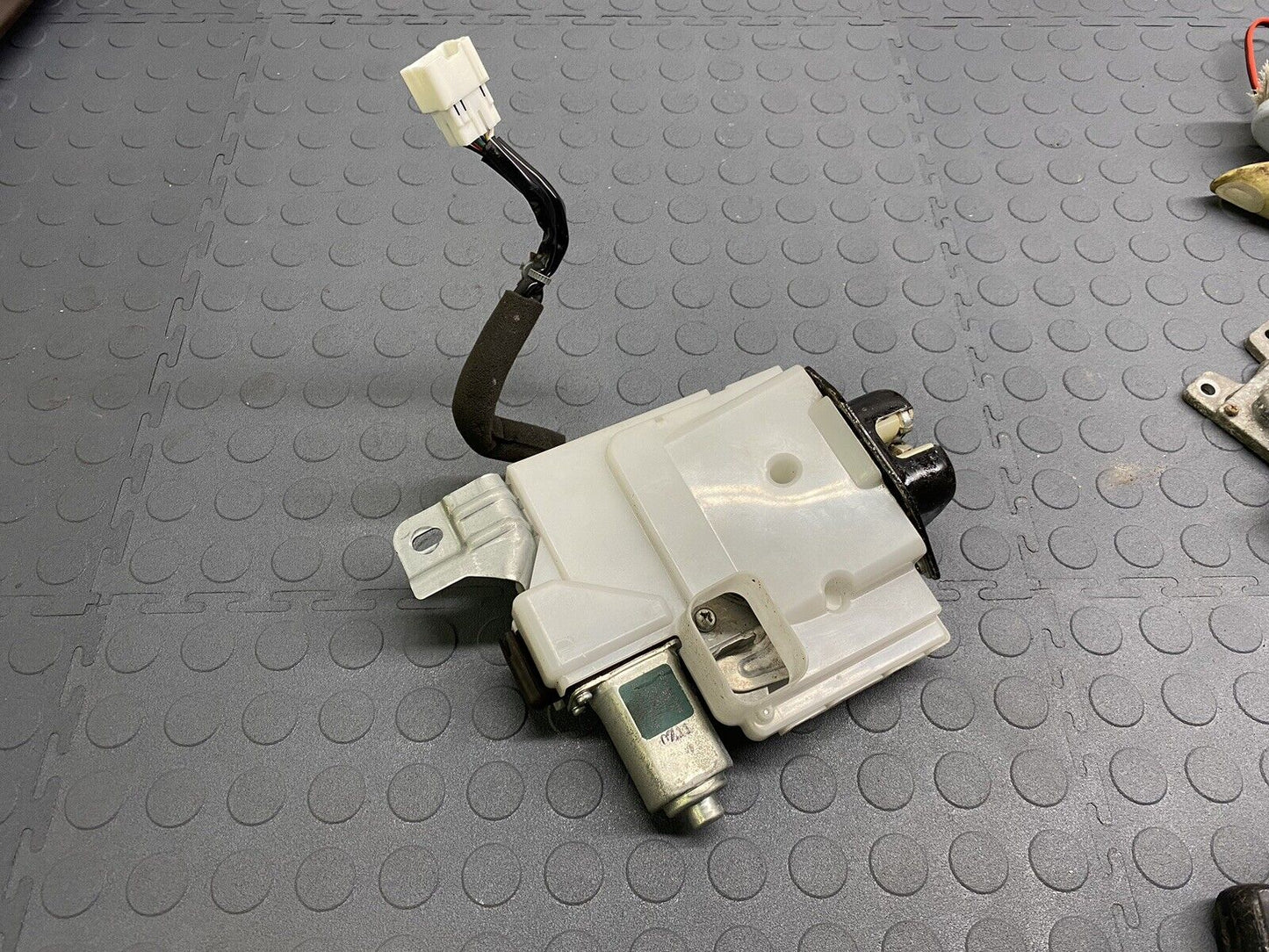 2011 - 2017 NISSAN QUEST REAR TAILGATE HATCH POWER LOCK LATCH ACTUATOR OEM