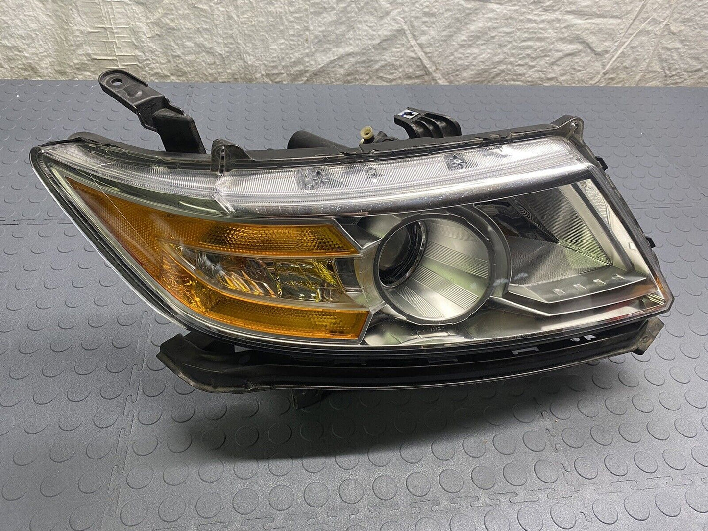 2011 - 2013 Honda Odyssey Right Passenger Headlight Xenon HID NICE! ALL TABS!