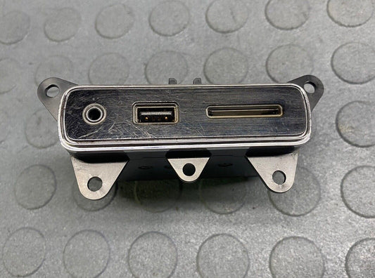 2017-23 MASERATI LEVANTE CENTER CONSOLE USB PORT AUX JACK CARD SOCKET M161