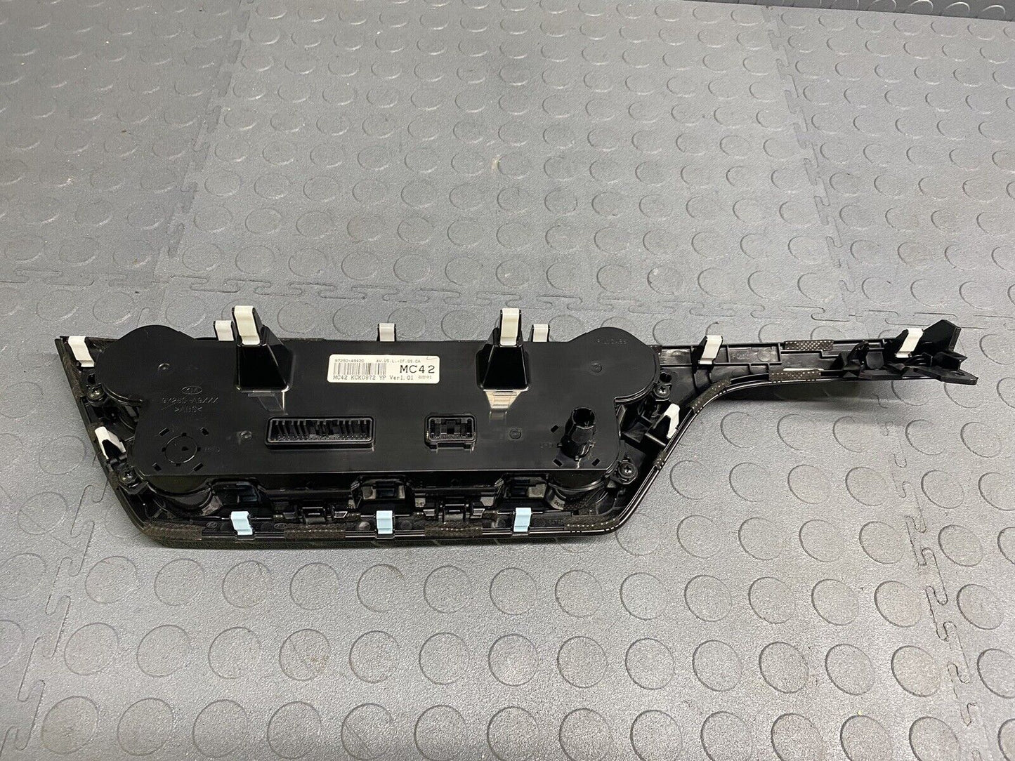 2015 Kia Sedona AC Climate Air Control Dash Mount 97250-A9420 Factory OEM