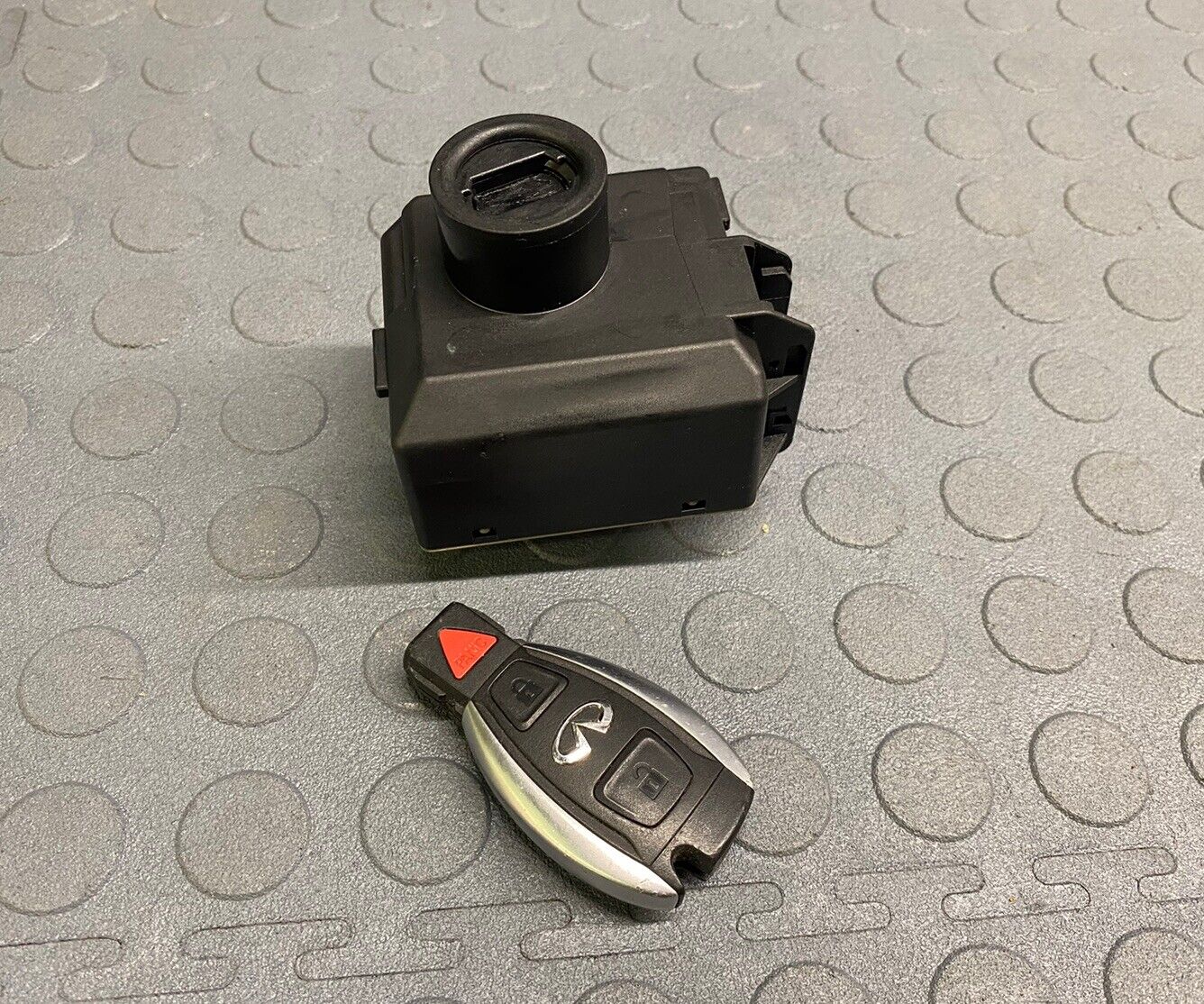 17-19 INFINITI QX30 ENGINE START SWITCH IGNITION IMMOBILIZER EIS MODULE WITH KEY