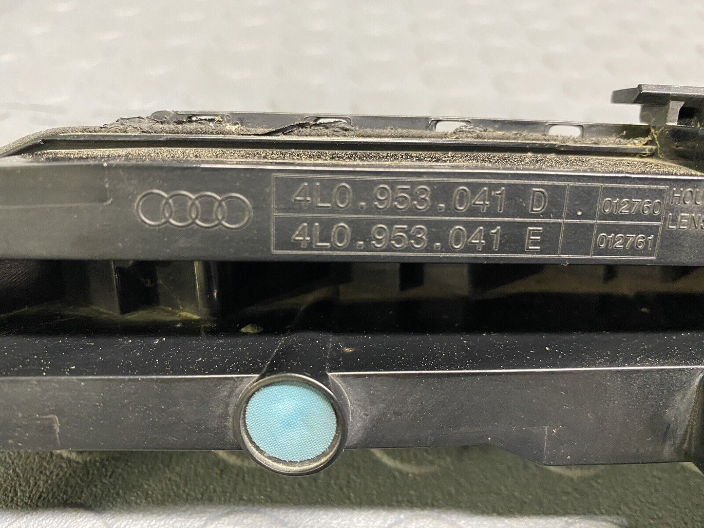 2010-15 AUDI Q7 FRONT BUMPER LEFT DRIVER SIDE TURN SIGNAL OEM  4L0 953 041 D