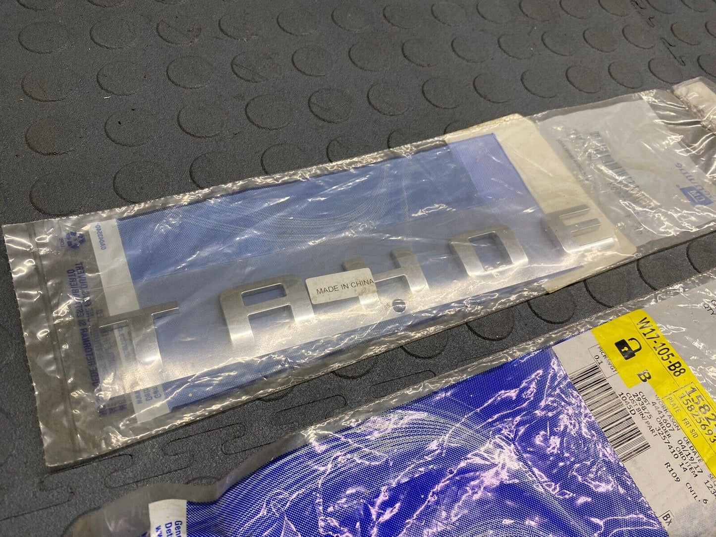 OE GM Front Door Tailgate TAHOE Emblem Badge 07-2020 Chevrolet 15825693 QTY 2
