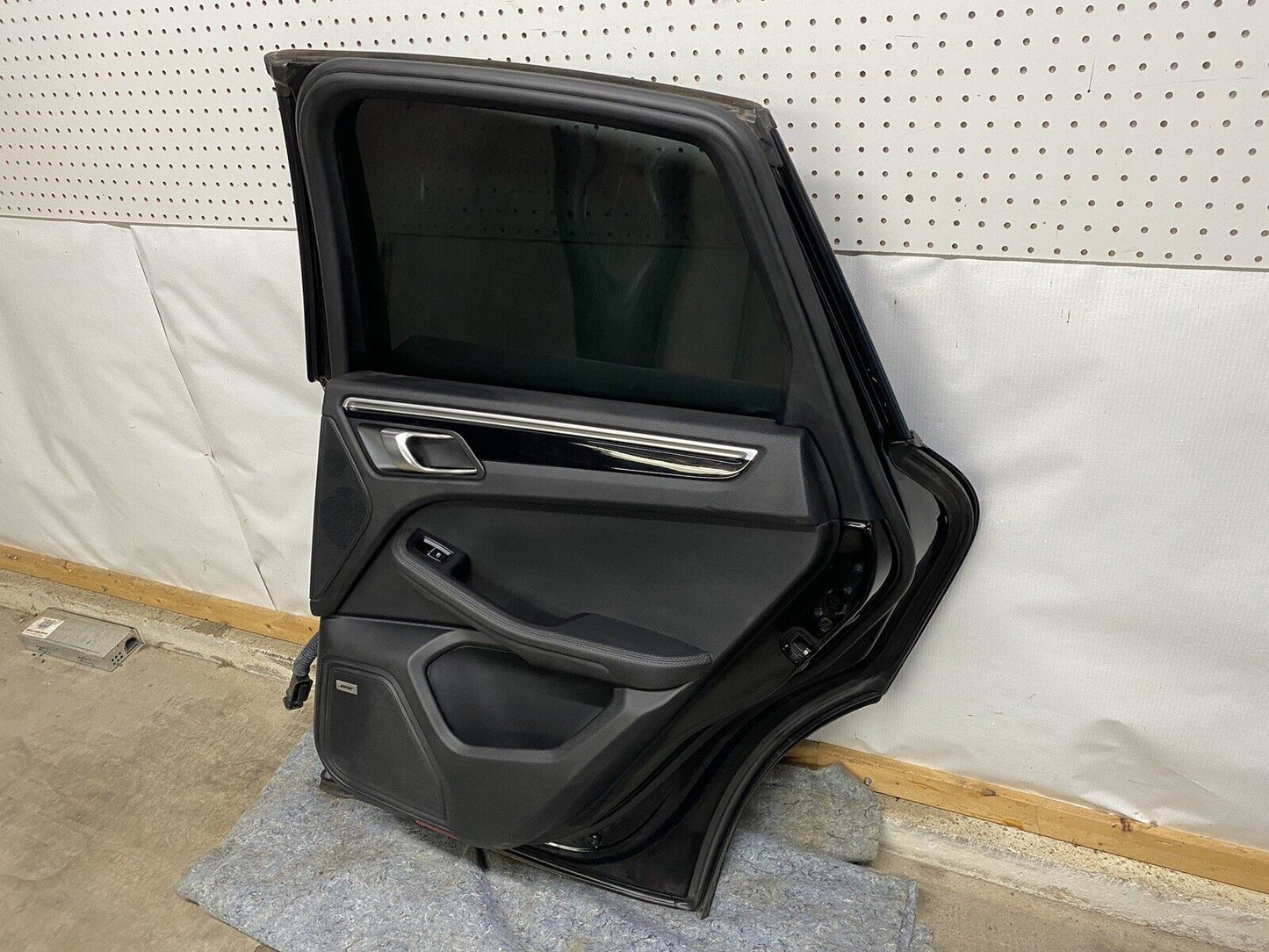 15-21 PORSCHE MACAN 95B DOOR ASSEMBLY REAR RIGHT PASSENGER BLACK COMPLETE