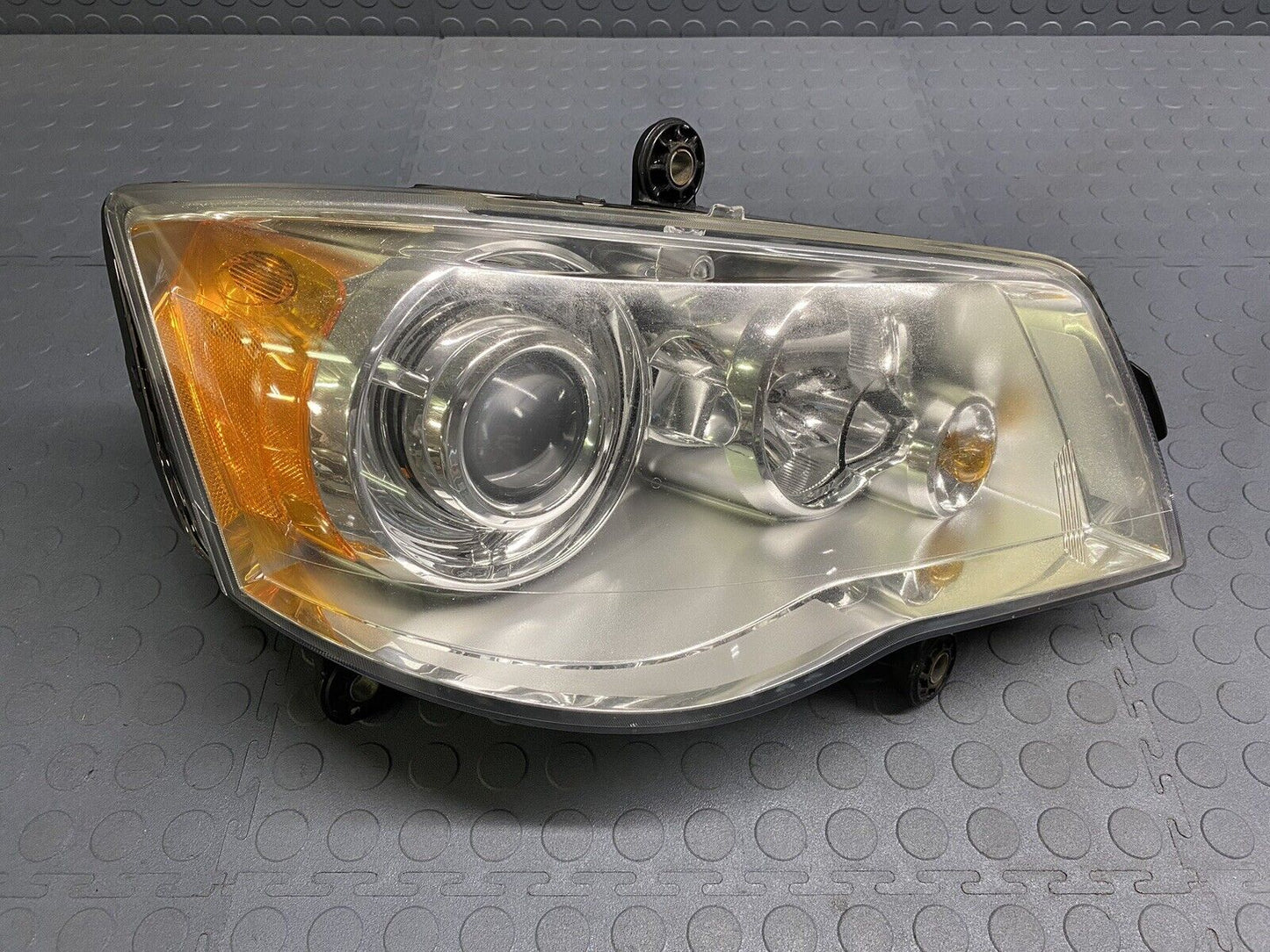 2008-2016 Chrysler Town and Country Passenger Right Xenon HID Headlight OEM