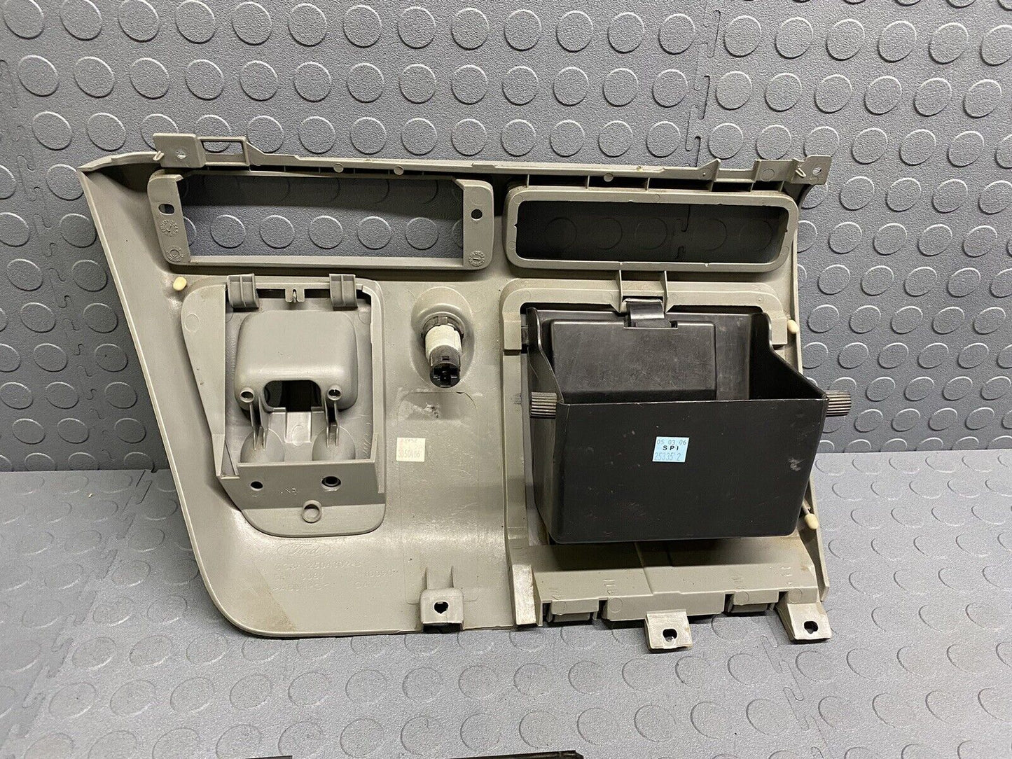 05-07 Ford F250 F350 Center Lower Dash Panel Cup Holder Storage Compartment