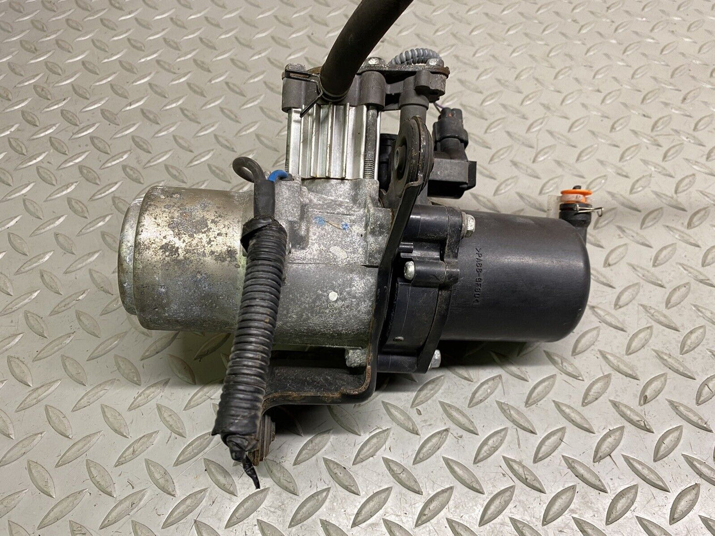 2007 - 2017 LEXUS LS460 AIR RIDE SUSPENSION COMPRESSOR OEM LS460L