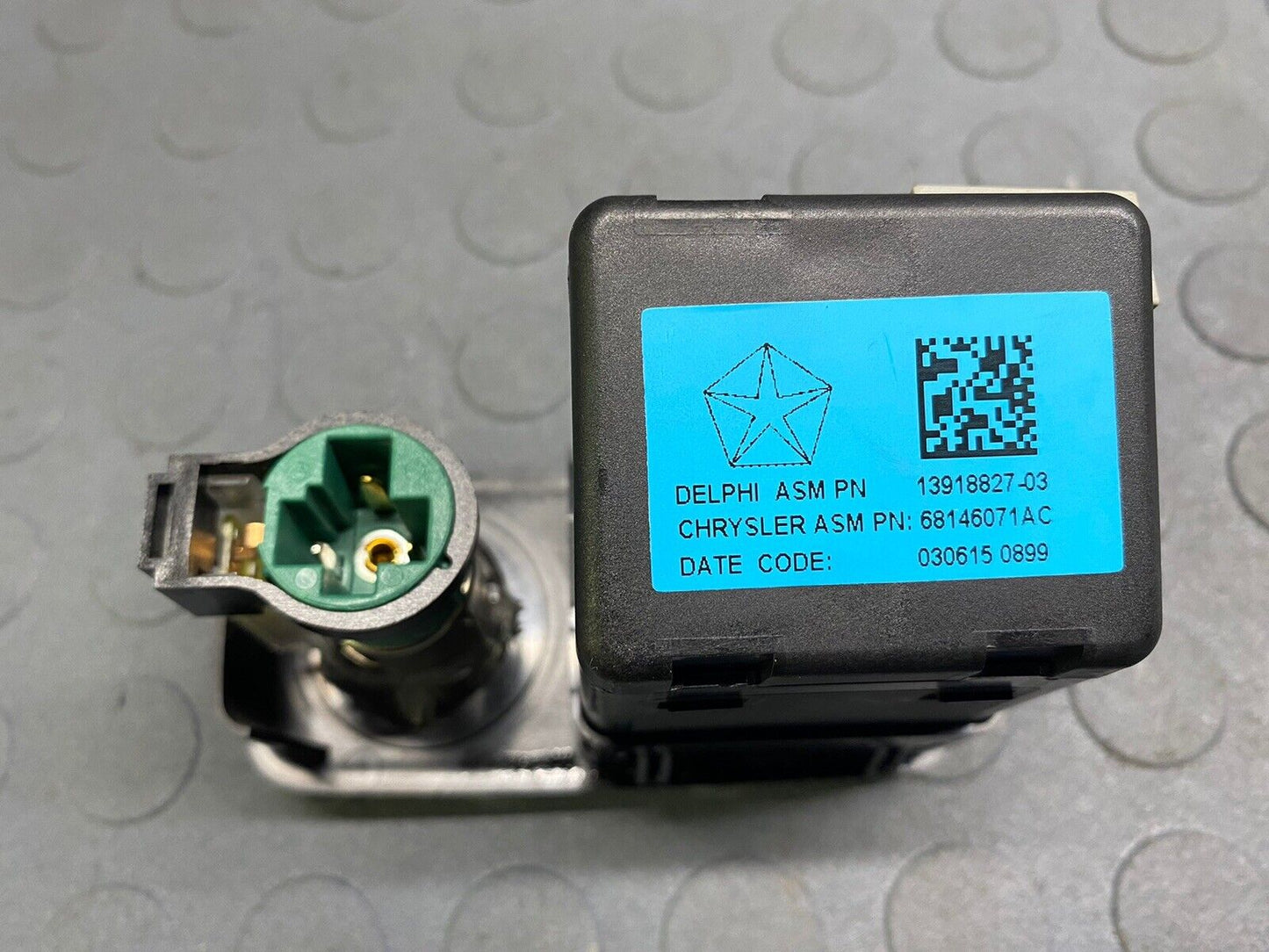 2014-2018 JEEP CHEROKEE CENTER CONSOLE POWER POINT USB AUX SD CARD INPUT JACK